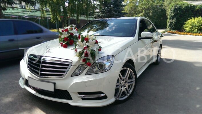 Аренда белого автомобиля на свадьбу