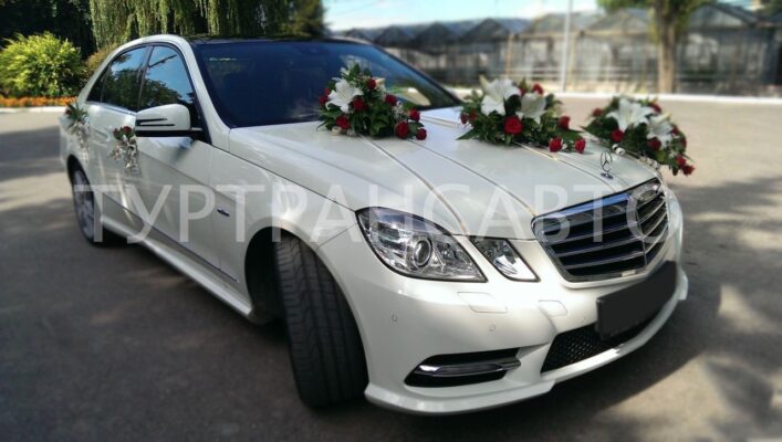Аренда белого автомобиля на свадьбу