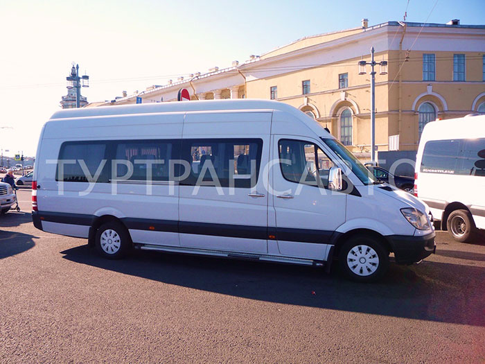 Заказ микроавтобусов с водителем в Санкт-Петербурге